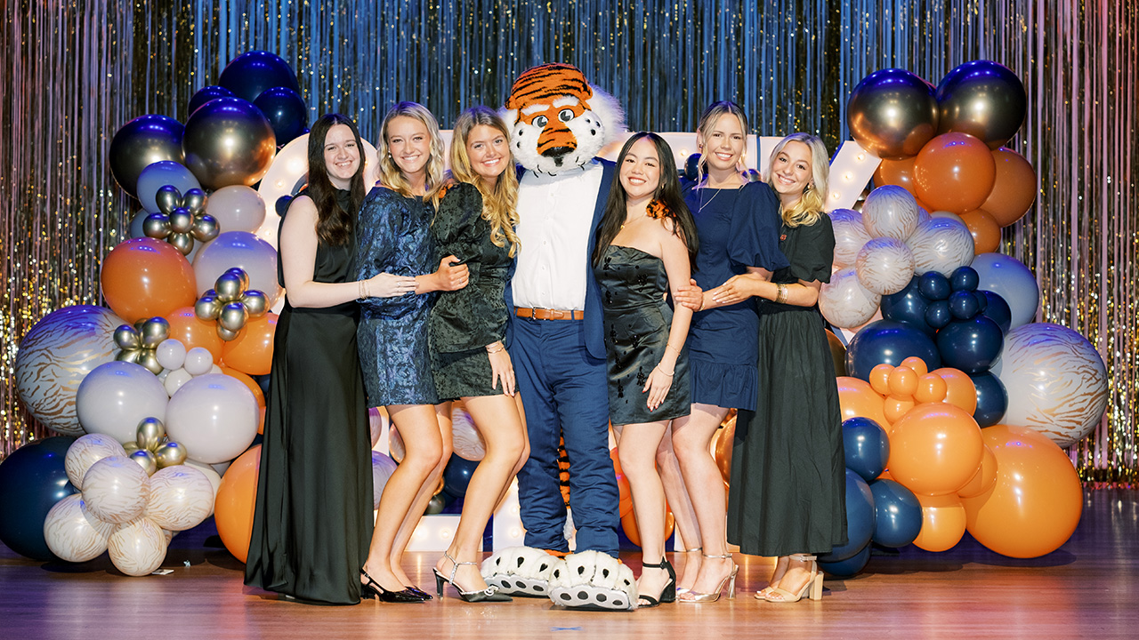 Auburn Panhellenic Council representatives posing with Aubie.