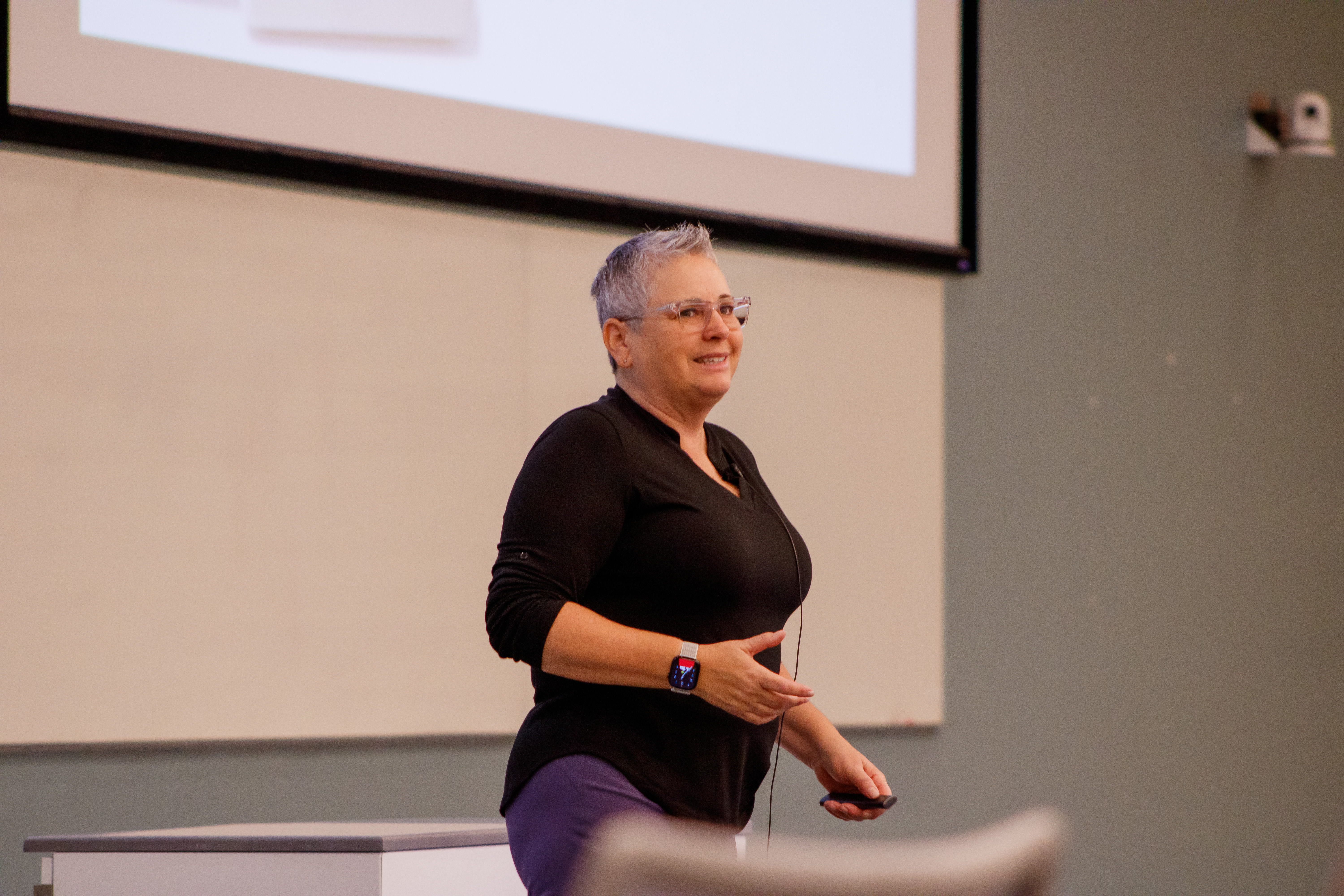 Guest speaker Leslie Fisher enthralls the audience with her talk about Artificial Intelligence.