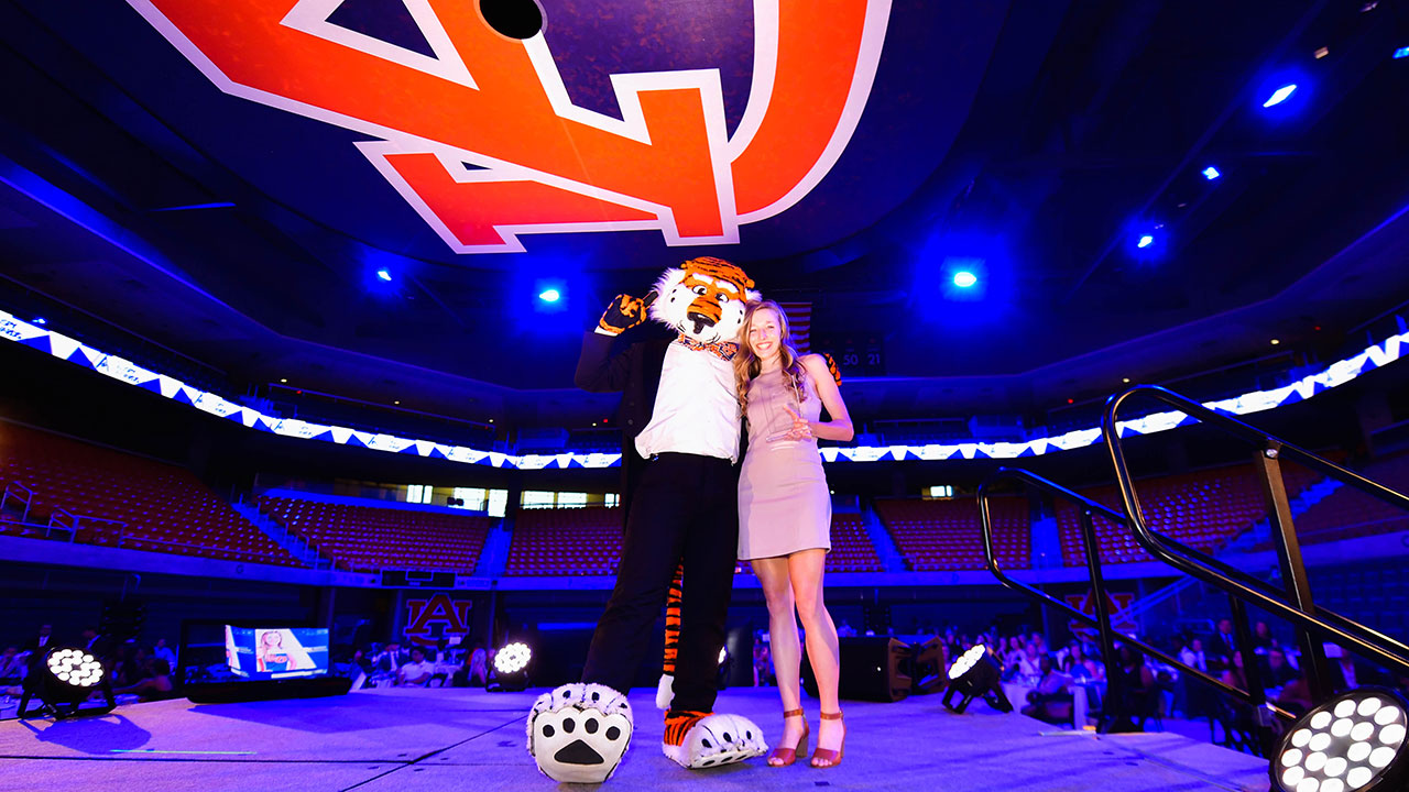 Hannah poses with Aubie in Auburn Arena