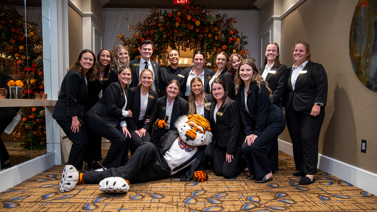 Aubie with Hospitality Management Students