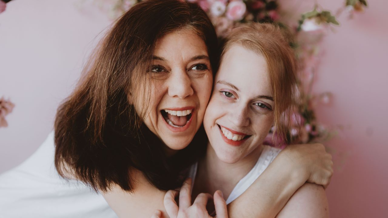 Amanda Piper laughing with her daughter Taylor