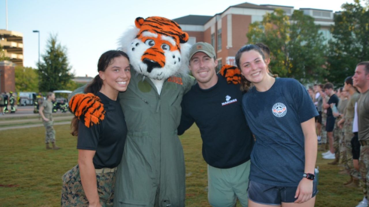Aubie posing for a photo with student veterans