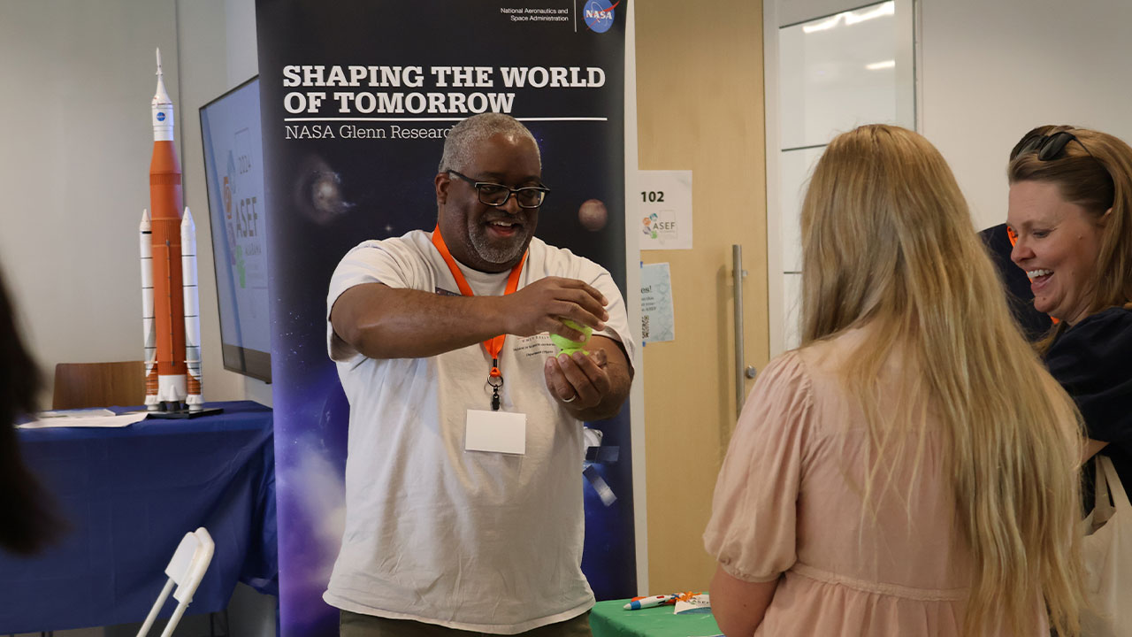 COSAM Dean Ed Thomas interacts with students