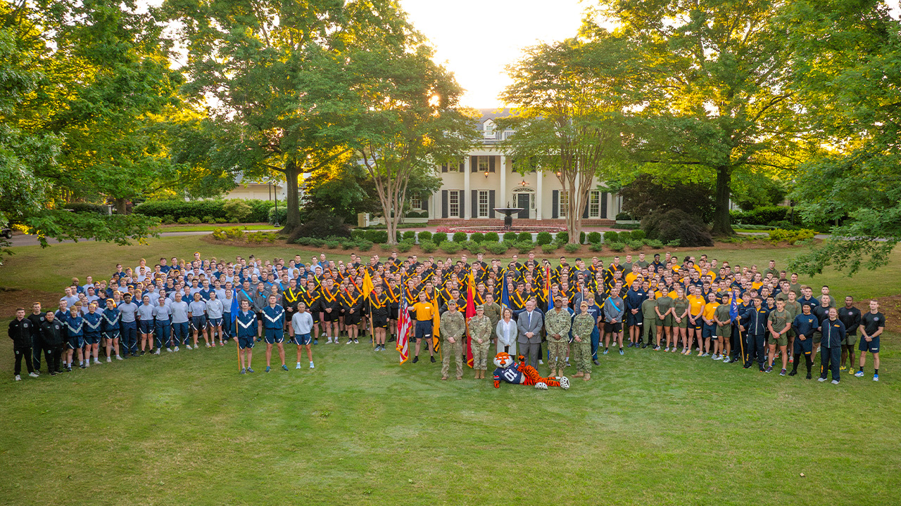 All ROTC students pose for a photo on the President's lawn