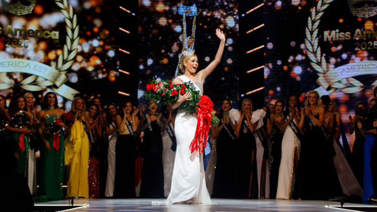 Abbie Stockard waves to the audience after being crowned Miss America