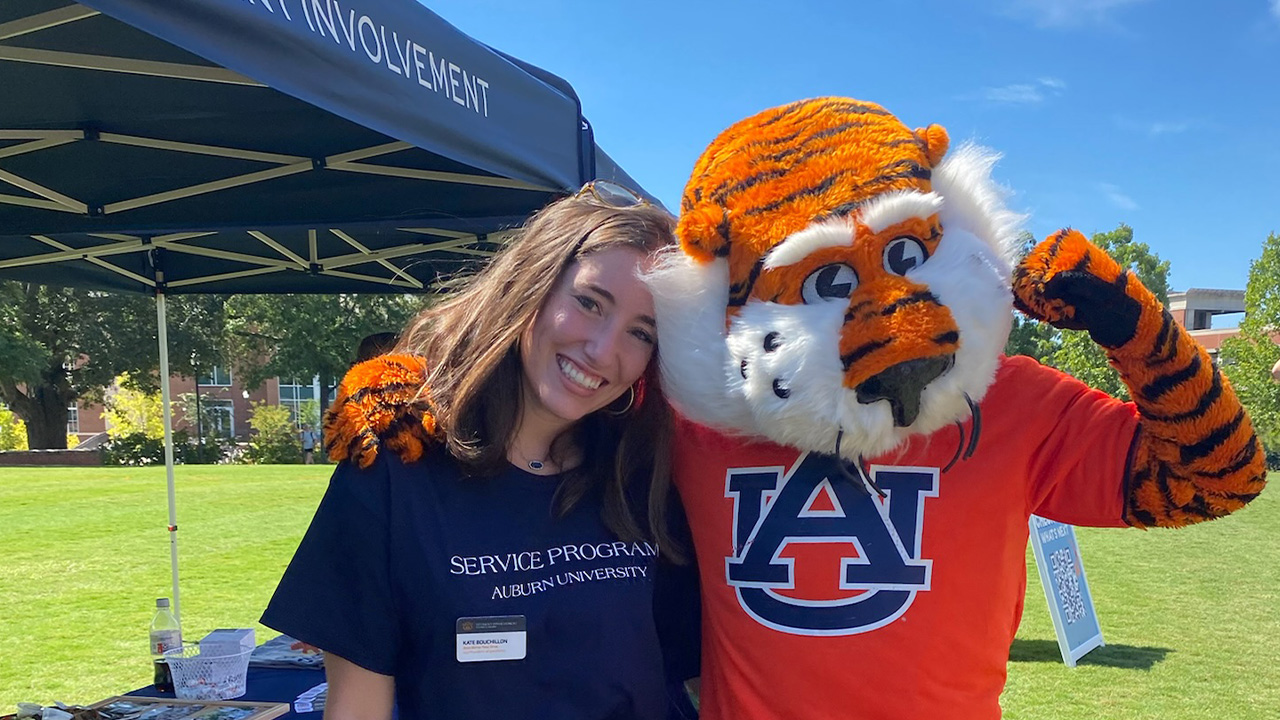 Kate hugs Aubie the Tiger