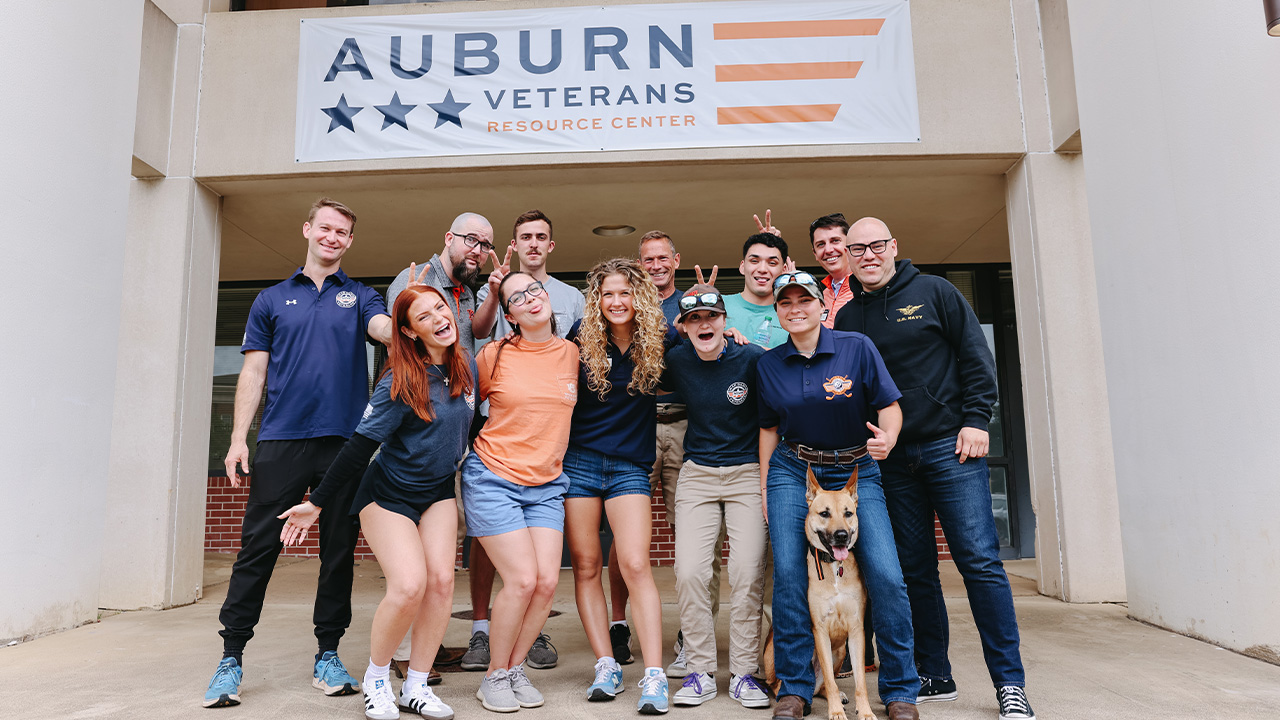 A group of people pose in front of the Veterans Resource Center